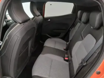 Photo 14 Renault Clio  1.6 E-Tech 145ch full hybrid Techno - 24