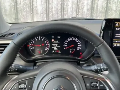 Photo 8 Suzuki Swift  1.2 Hybrid 83ch Privilège Auto