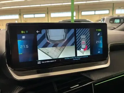 Photo 13 Peugeot 2008  e- 136ch GT