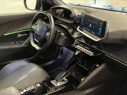 Photo 12 Peugeot 2008  e- 136ch GT