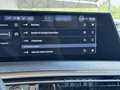 Photo 13 Peugeot 3008  1.2 Hybrid 136ch Allure e-DCS6