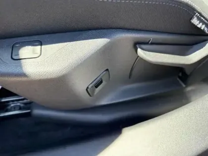 Photo 11 Peugeot 3008  1.2 Hybrid 136ch Allure e-DCS6