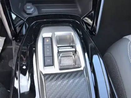 Photo 34 Peugeot 2008  Hybrid 145 e-DCS6