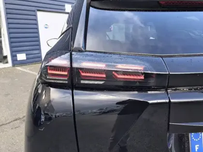 Photo 37 Peugeot 2008  Hybrid 145 e-DCS6