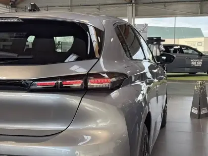 Photo 16 Peugeot 308  Hybrid 145 e-DCS6