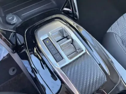 Photo 13 Peugeot 208  Hybrid 110 e-DCS6