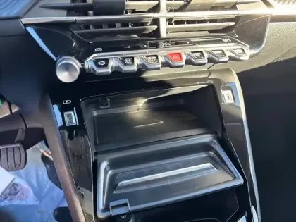 Photo 20 Peugeot 208  Hybrid 110 e-DCS6