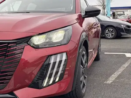 Photo 55 Peugeot 208  Hybrid 110 e-DCS6