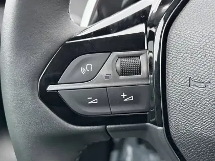 Photo 14 Peugeot 208  Hybrid 110 e-DCS6