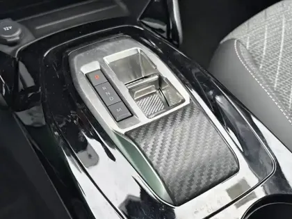 Photo 53 Peugeot 208  Hybrid 110 e-DCS6