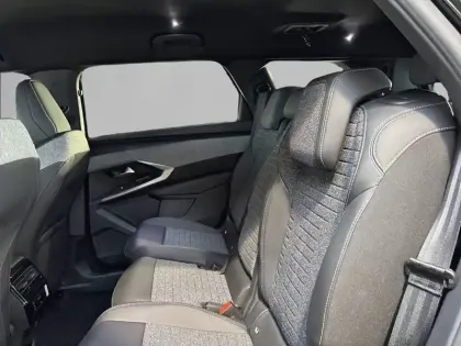 Photo 51 Peugeot 5008  Hybrid 145 e-DCS6