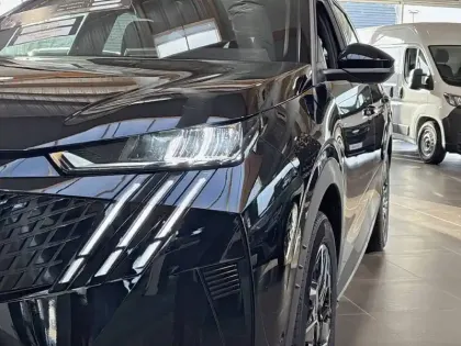 Photo 55 Peugeot 5008  Hybrid 145 e-DCS6