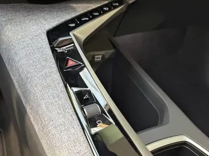 Photo 38 Peugeot 5008  Hybrid 145 e-DCS6