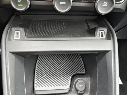 Photo 28 Citroën C4 e- 136 ch Automatique