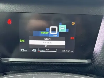 Photo 27 Citroën C4 e- 136 ch Automatique