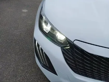 Photo 35 Peugeot 2008  Hybrid 145 e-DCS6