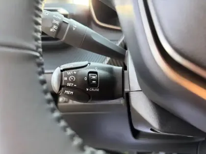 Photo 18 Peugeot 208  Hybrid 110 e-DCS6