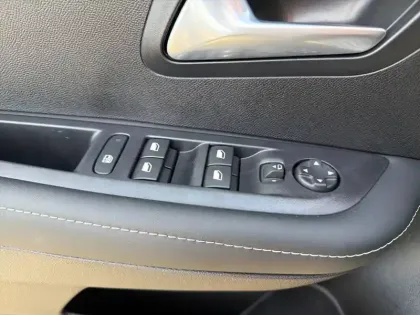 Photo 14 Peugeot 208  Hybrid 110 e-DCS6