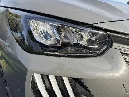 Photo 15 Peugeot 208  Hybrid 110 e-DCS6