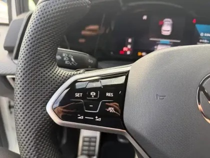 Photo 21 Volkswagen Golf  2.0 TDI SCR 150 DSG7