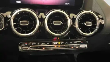 Photo 18 Mercedes GLA  200 7G-DCT