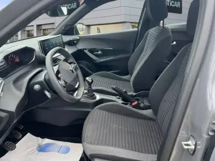 Photo 40 Peugeot 2008  PureTech 100 S&S BVM6