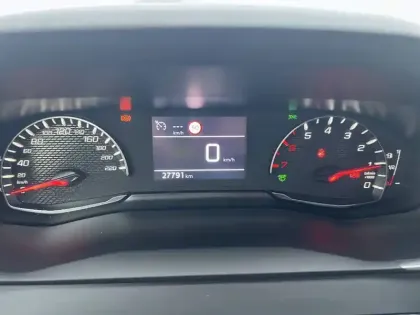 Photo 27 Peugeot 2008  PureTech 100 S&S BVM6