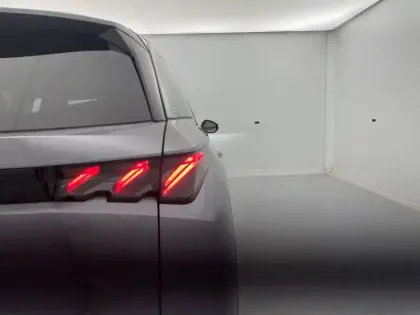 Photo 23 Peugeot 5008  Hybrid 136 e-DCS6