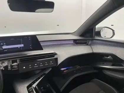 Photo 27 Peugeot 5008  Hybrid 136 e-DCS6