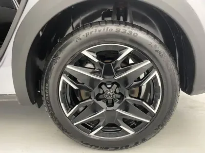 Photo 15 Peugeot 5008  Hybrid 136 e-DCS6