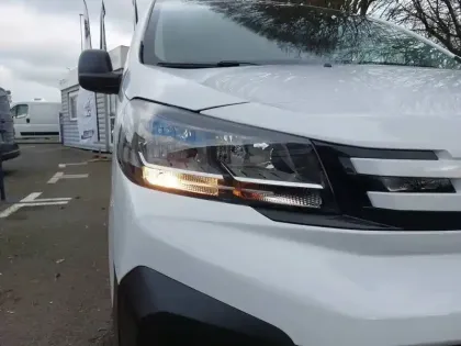 Photo 15 Peugeot Expert  CA FIXE M BLUEHDI 180 S&S EAT8