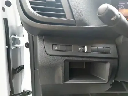 Photo 18 Peugeot Expert  CA FIXE M BLUEHDI 180 S&S EAT8