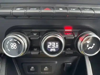 Photo 84 Dacia Duster  TCe 150 FAP 4x2 EDC