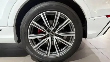 Photo 31 Audi Q8  55 TFSI e 381 Tiptronic 8 Quattro