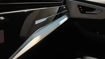 Photo 29 Audi Q8  55 TFSI e 381 Tiptronic 8 Quattro