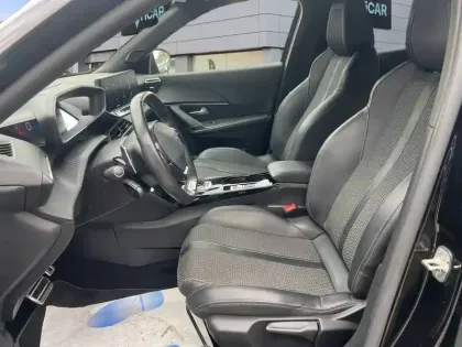 Photo 8 Peugeot 2008  PureTech 130 S&S EAT8