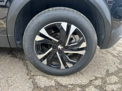 Photo 10 Peugeot 2008  PureTech 130 S&S EAT8