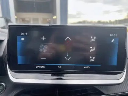 Photo 12 Peugeot 2008  PureTech 130 S&S EAT8