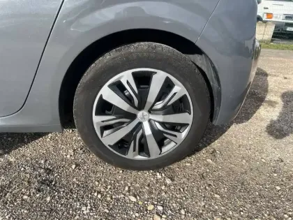 Photo 10 Peugeot 208  PureTech 100 S&S BVM6