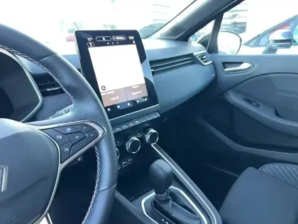 Photo 7 Renault Clio  E-Tech full hybrid 145 ch GSR2