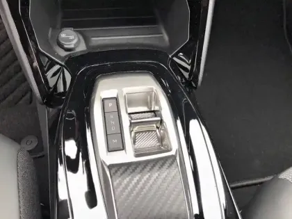 Photo 33 Peugeot 2008  Hybrid 145 e-DCS6