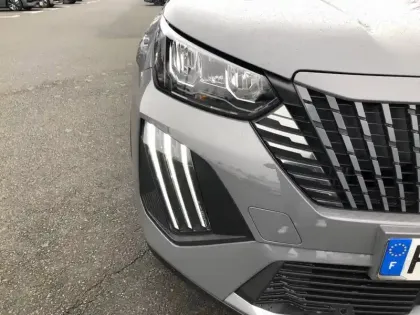 Photo 35 Peugeot 2008  Hybrid 145 e-DCS6