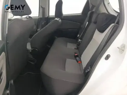 Photo 32 Toyota Yaris  Pro 70 VVT-i