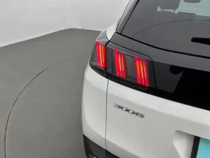 Photo 16 Peugeot 3008  Hybrid 225 e-EAT8