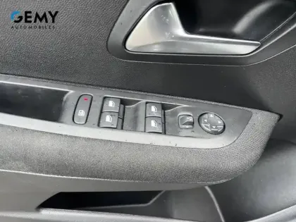 Photo 12 Peugeot 208  BlueHDi 100 S&S BVM6