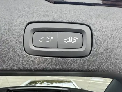 Photo 9 Volvo V60  B4 AWD 197 ch Geartronic 8