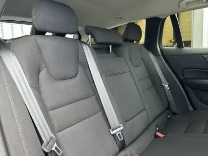 Photo 12 Volvo V60  B4 AWD 197 ch Geartronic 8