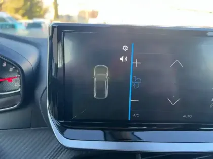 Photo 14 Peugeot 2008  PureTech 100 S&S BVM6