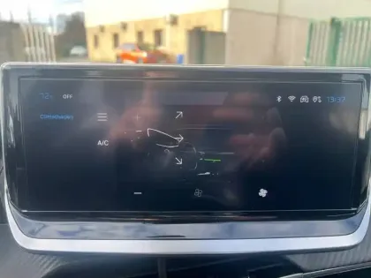 Photo 13 Peugeot 208  PureTech 100 S&S BVM6