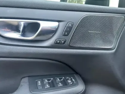 Photo 33 Volvo V60  B4 197 ch DCT7